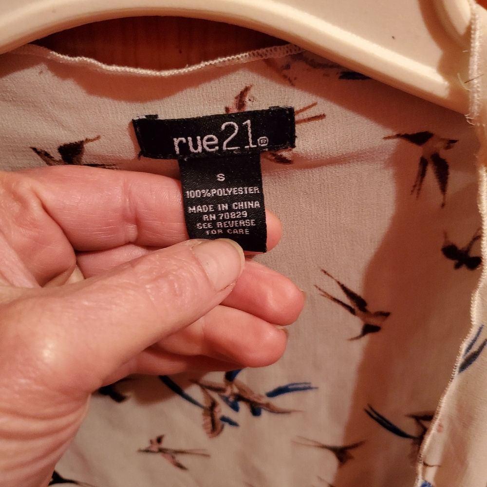 One Size Over Blouse - Picture 2 of 3